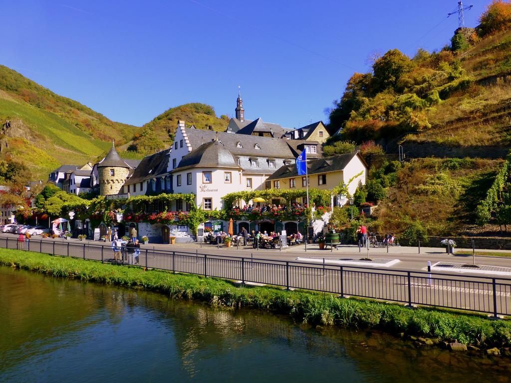 Hotel Haus Burg Metternich Байльштайн Экстерьер фото